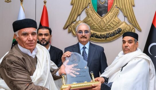 حفتر: التأزم السياسي والتفكك المؤسسي يعيقان الدولة