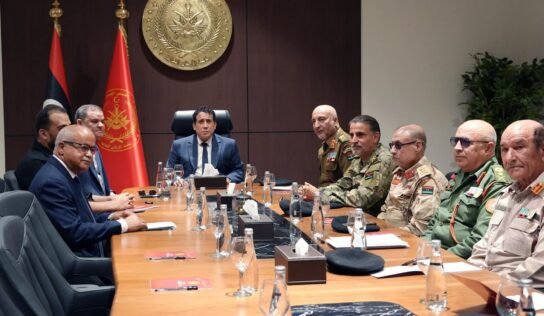 المنفي يناقش إعادة هيكلة المؤسسة العسكرية