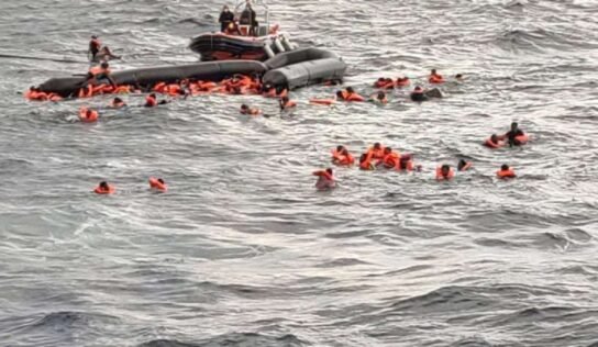 بعد يوم من توقيع اتفاقية استثمارية مع إيطاليا.. “دفاع الوحدة” تشن غارات على قوارب هجرة