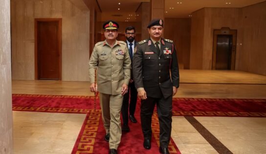 نائب القائد العام يفتح جبهة تعاون عسكري مع باكستان لمواجهة الإرهاب