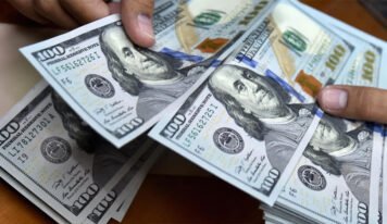 الدولار يسجل زيادة طفيفة وسط استقرار باقي العملات