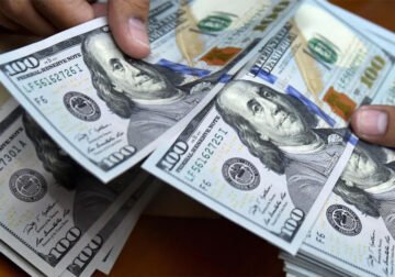 الدولار يسجل زيادة طفيفة وسط استقرار باقي العملات