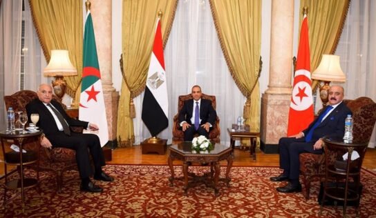 الأزمة الليبية على طاولة القمة الثلاثية في تونس