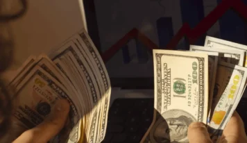 في قفزة جديدة.. الدولار يلامس الـ 10 دنانير