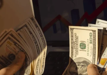 في قفزة جديدة.. الدولار يلامس الـ 10 دنانير