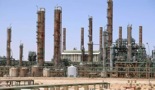 إغلاق ثلاثة موانئ نفطية بسبب سوء الأحوال الجوية