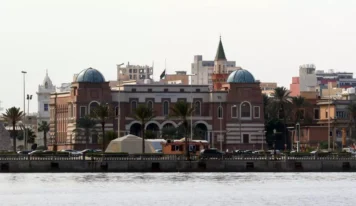 استمرار التخبط والارتباك.. “المركزي” يلزم شركات الصرافة بفتح حسابات في ثلاثة بنوك