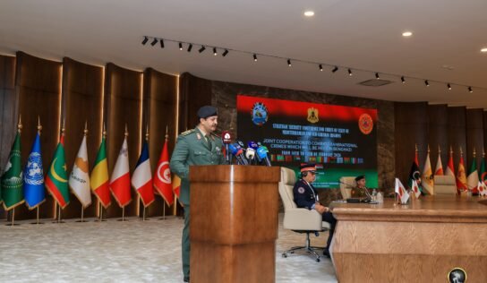 رئيس الأركان يفتتح مؤتمر بنغازي الاستراتيجي: العمل الجماعي هو سبيلنا لمواجهة الإرهاب والتهريب