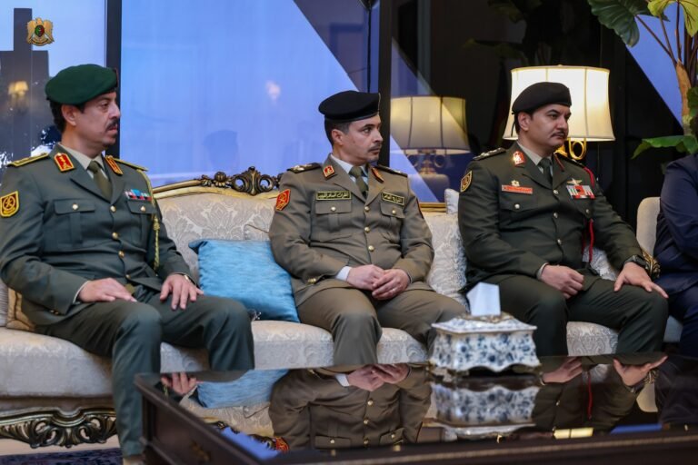 صدام حفتر يبحث مع رئيس أركان البحرية الباكستانية تعزيز التعاون الدفاعي المشترك