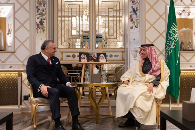 لقاء أمريكي سعودي يبحث التطورات في ليبيا ويؤكد دعم الحلول السياسية