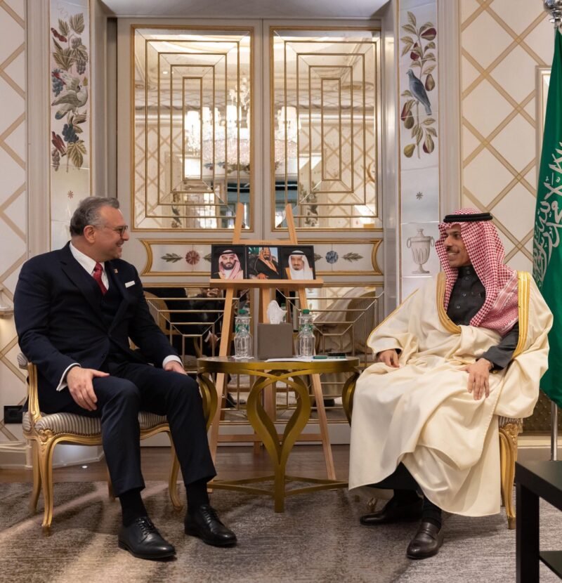 لقاء أمريكي سعودي يبحث التطورات في ليبيا ويؤكد دعم الحلول السياسية