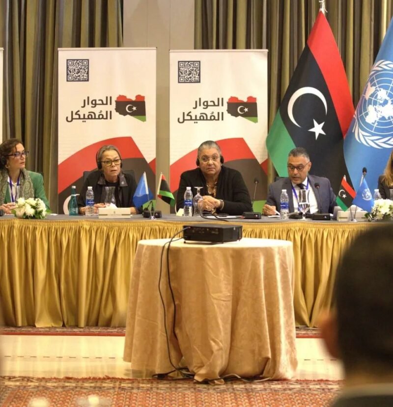 أعضاء بالحوار المهيكل يحذرون من مسارات موازية وترتيبات لتقاسم السلطة