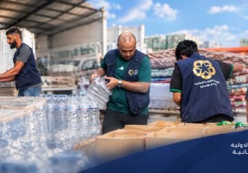 رصد وتنسيق وإمدادات وقوافل.. مؤسسة خليفة توسّع استجابتها لتداعيات السيول