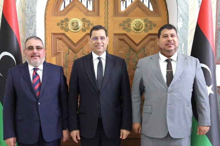 اجتماع ثلاثي في طرابلس لتعزيز كفاءة الموارد المالية للدولة